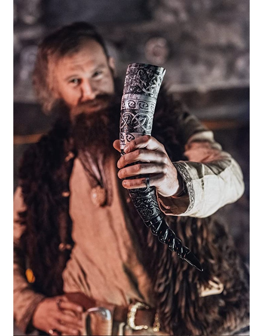Norse Tradesman Cuerno de buey genuino Vikingo para beber con soporte de cuerno y adornos de lobo de latón | Saco de regalo de arpillera incluido | El Jarl Pulido 30 cm - BRZMIAM5